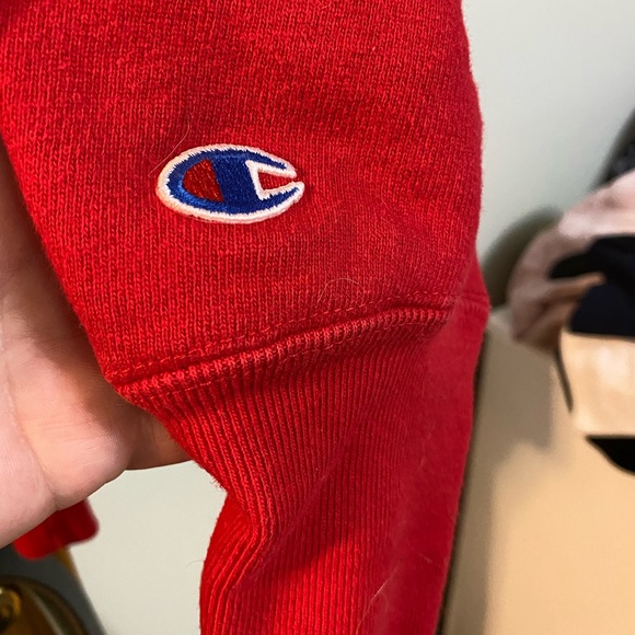 1990 vintage University of Arizona champion brand quilted A red sweatshirt. - Picture 3 of 9